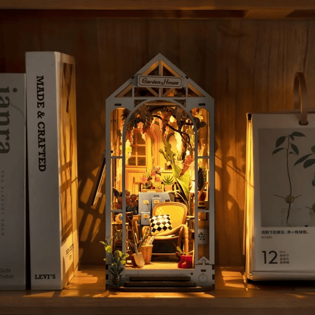Holiday Garden House: Botanical Haven 3D DIY Book Nook Kit